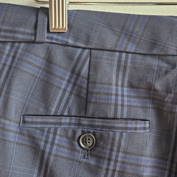 Banana Republic Logan Trouser-Fit Washable Italian Wool-Blend Pant in 10L - Picture 14 of 16